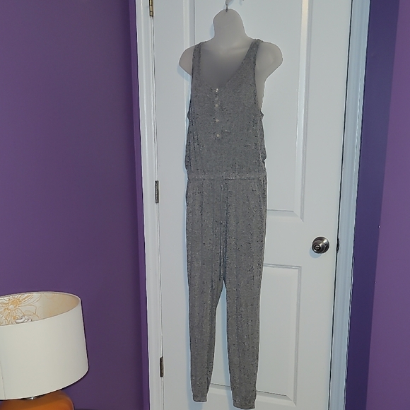 Old Navy Gray Jumpsuit with Scoop Neckline and Tapered Legs - Picture 2 of 9
